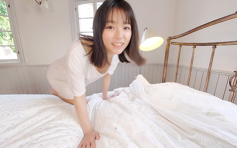 【VR】日本一エロカワイイグラドル・葉月つばさがベッドに起こしにやってきた「かまってよー！」＜フライデーVRシリーズ＞